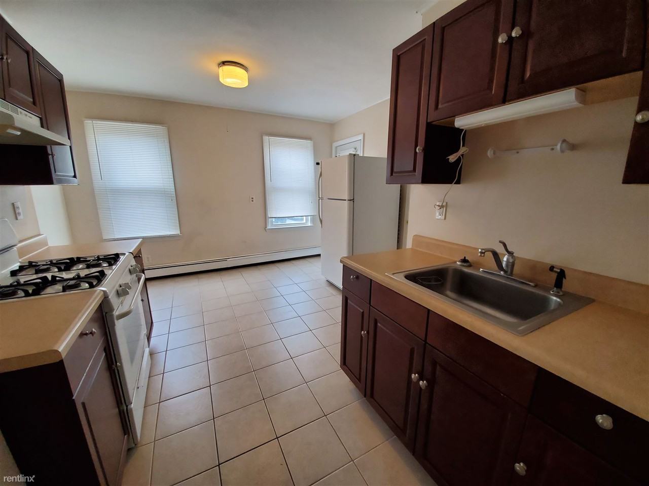 1 Bedroom - Rose St - Photo 2 of 7