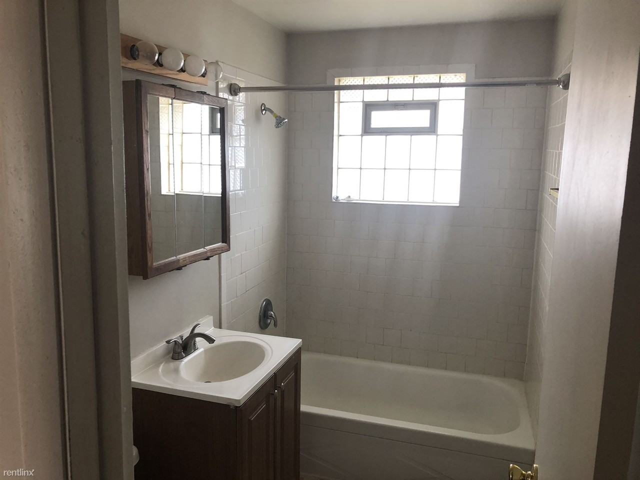 14636 Keystone Ave - Photo 3 of 10