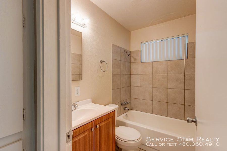 3034 W Lawrence Avenue - Photo 3 of 14