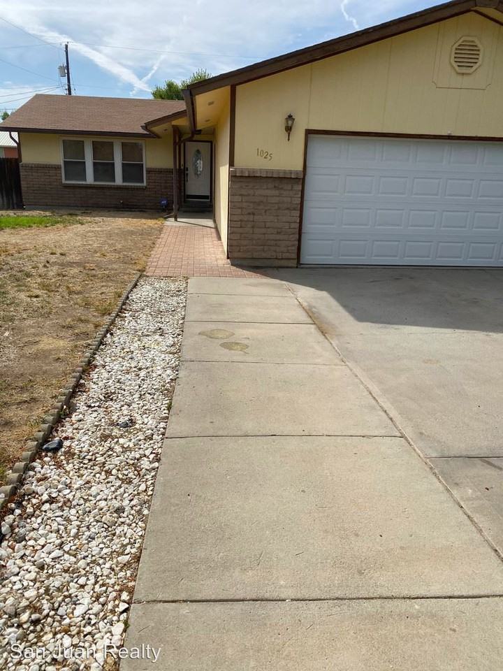 1025 Kathy Lynn Street - Photo 2 of 18