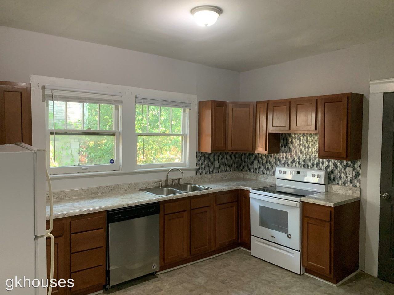 3624 Norwood Blvd - Photo 3 of 12