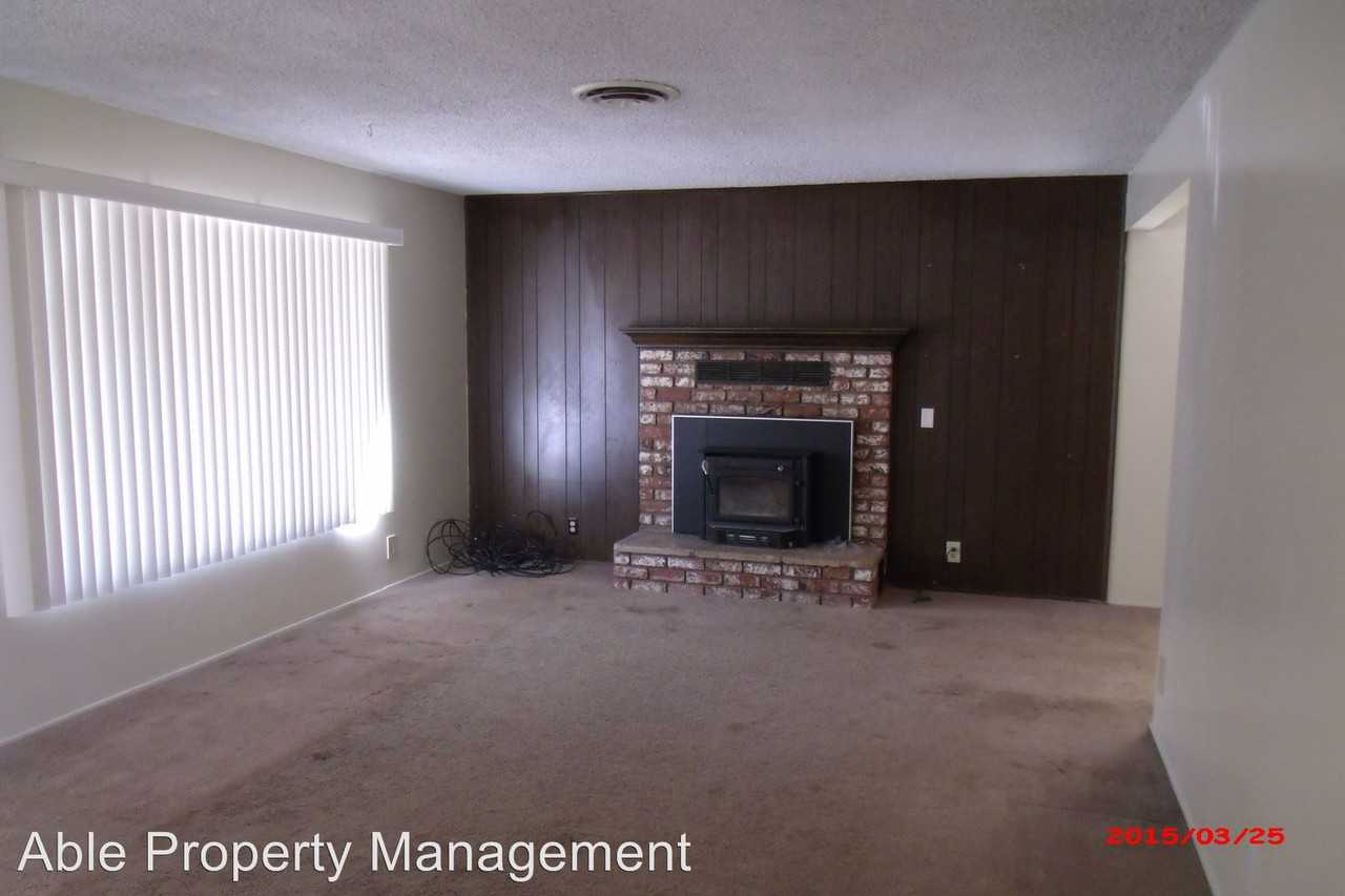 2905 Claire St - Photo 3 of 7