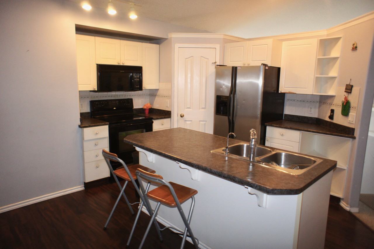 4136 37 Ave Nw - Photo 3 of 12