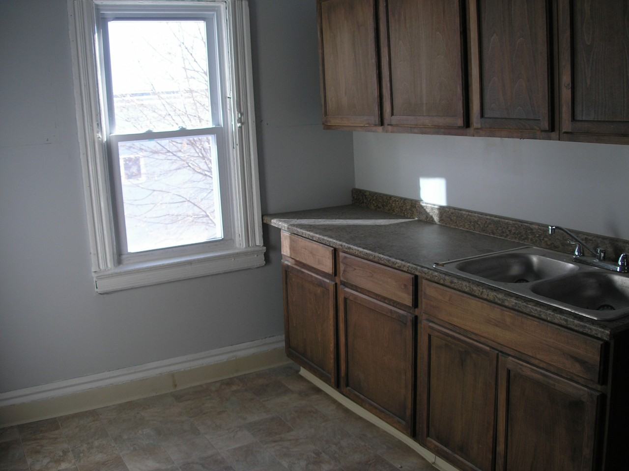 395 Hampshire St - Photo 2 of 6