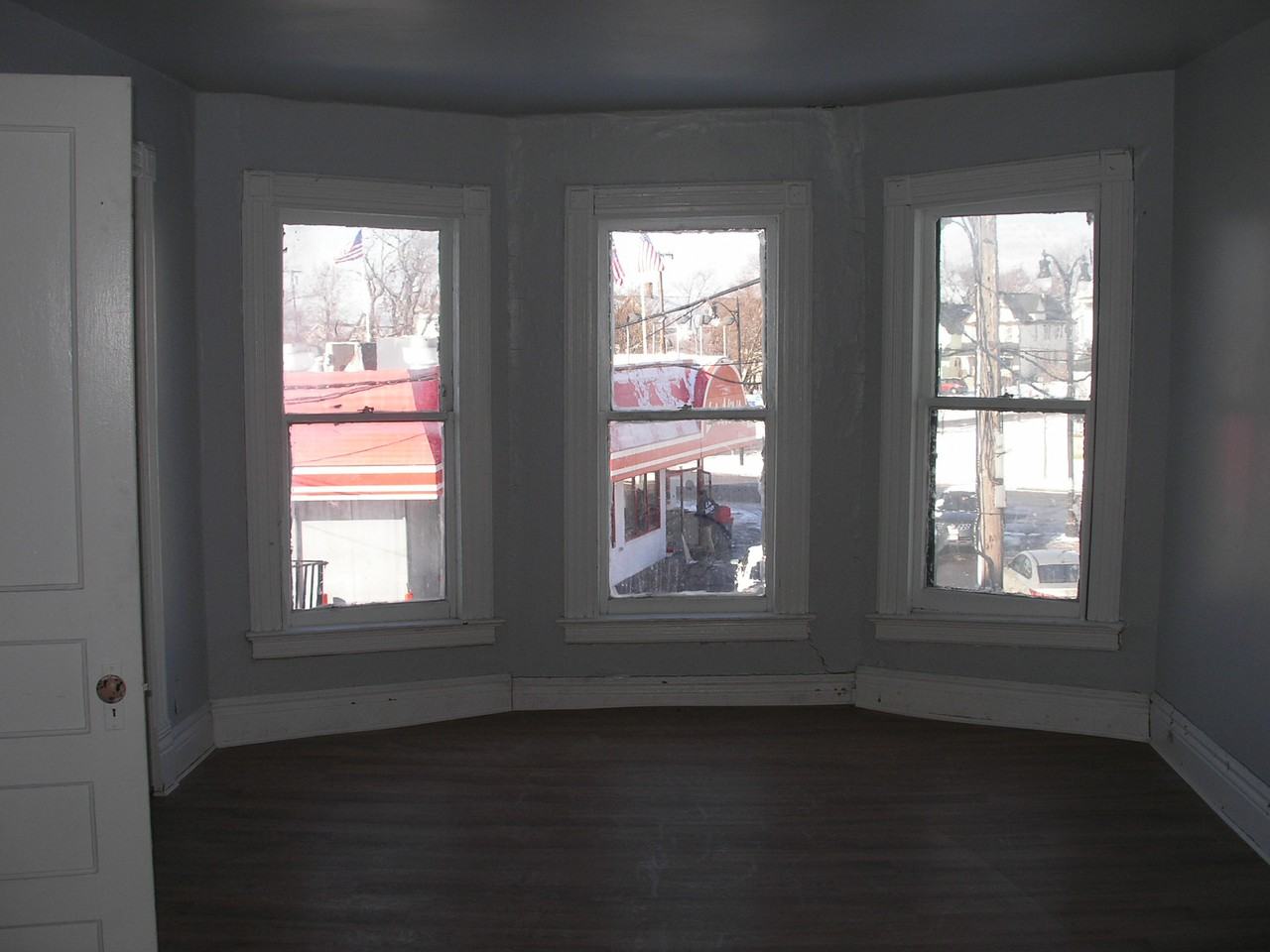 395 Hampshire St - Photo 3 of 6