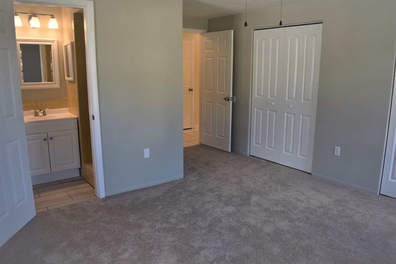 8214 Fox Hollow Dr - Photo 3 of 11