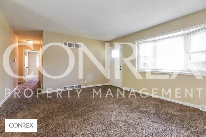 4919 North Newton Avenue - Photo 2 of 7