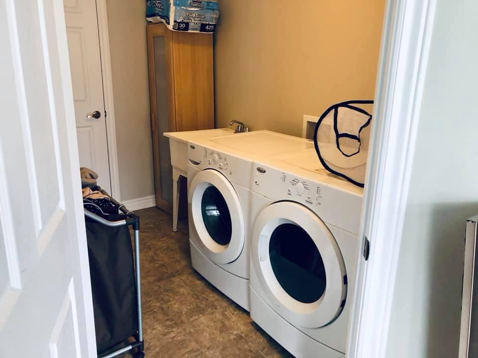 145 Eclipse Crescent - Photo 3 of 11