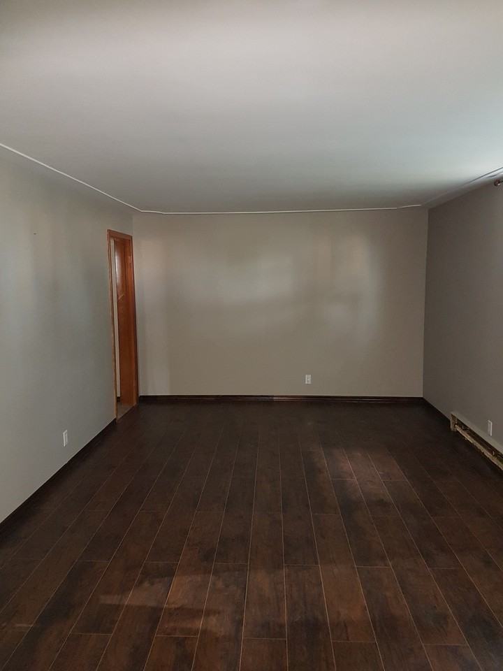 10 Pinecrest Drive #1 - Photo 3 of 7