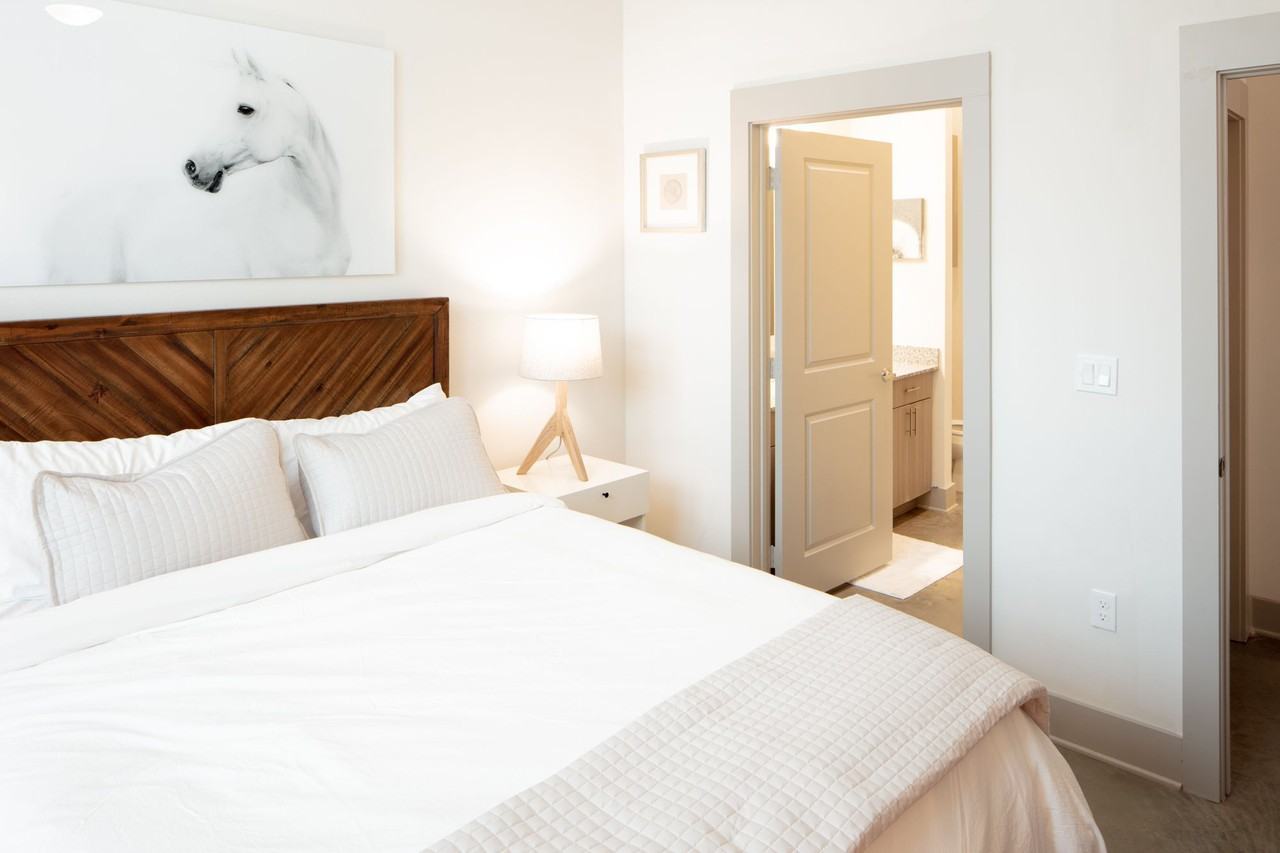 Magnolia Off Sylvan - Photo 2 of 46