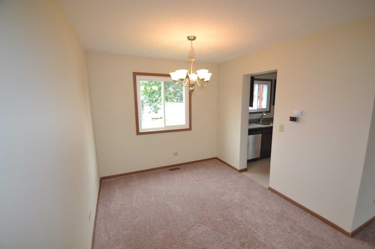 2219 Wentworth Ct - Photo 2 of 13