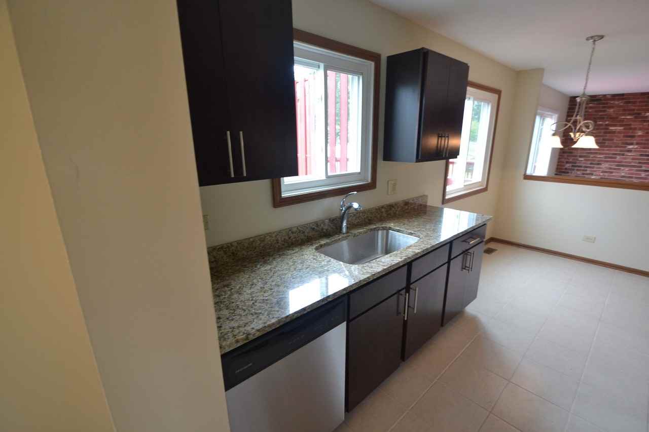 2219 Wentworth Ct - Photo 3 of 13