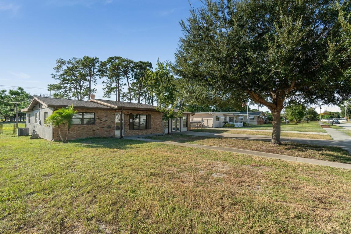 4580 Rosehill Avenue - Photo 2 of 19