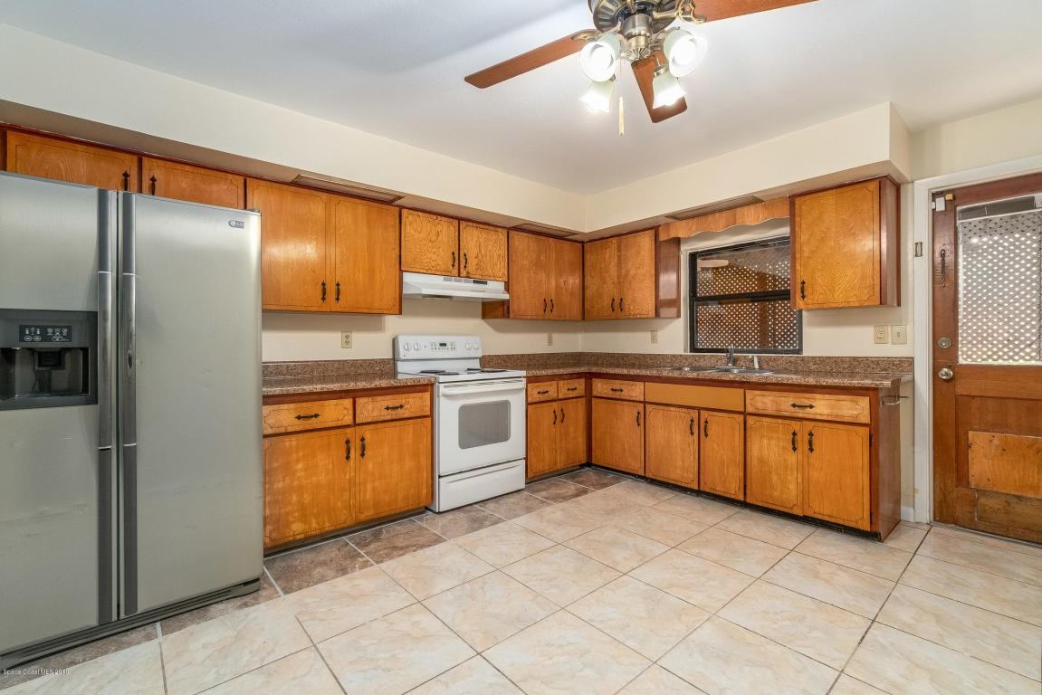 4580 Rosehill Avenue - Photo 3 of 19