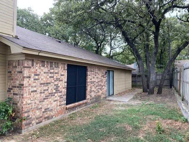 424 Lochridge Drive - Photo 2 of 14