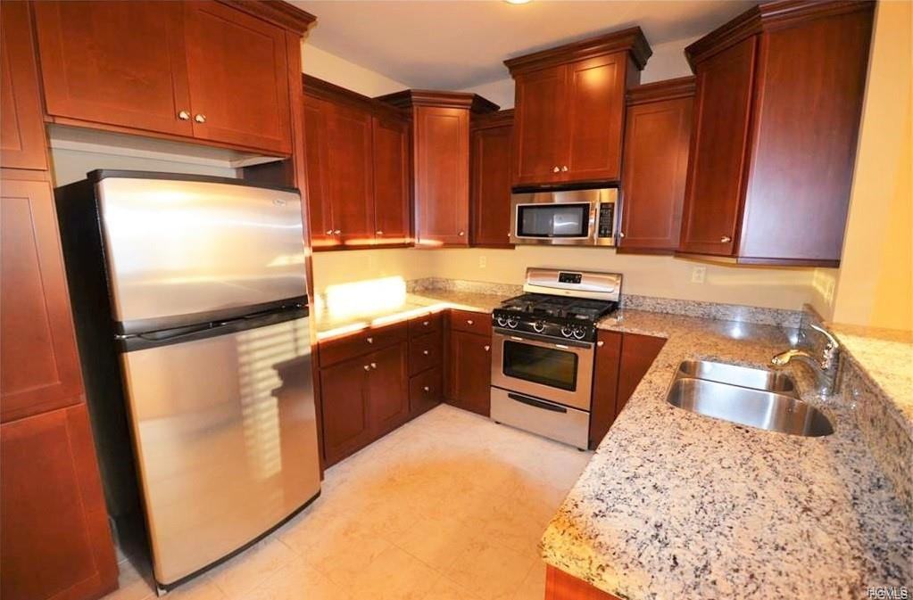 206 Canter Court - Photo 3 of 34