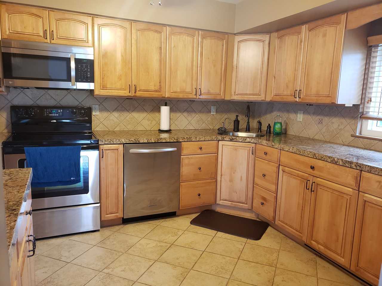 128 Cedarhurst St - Photo 3 of 12