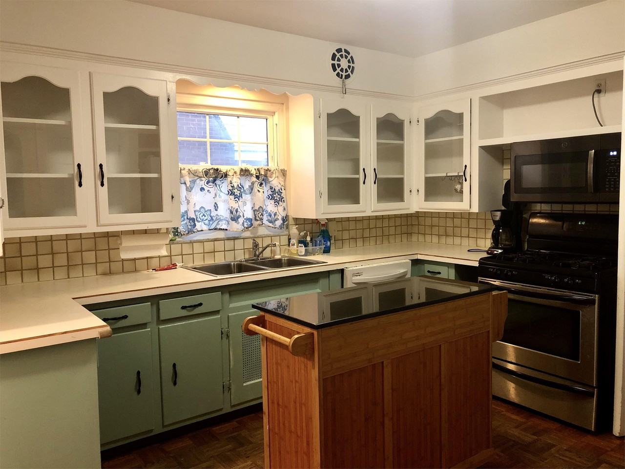 287 Castle Boulevard - Photo 2 of 9