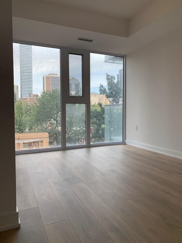 50 Wellesley Street East #803