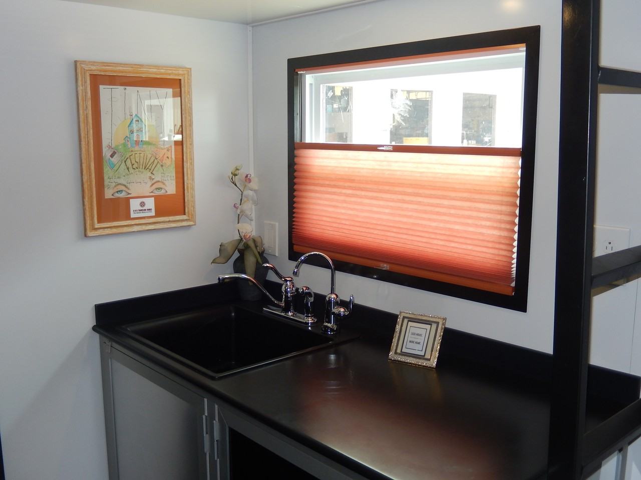 302 24th St Se - Photo 3 of 10