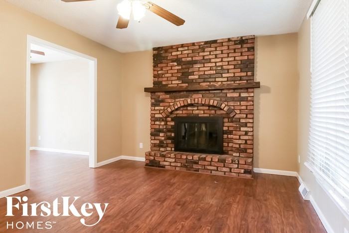 8009 North Euclid Court - Photo 3 of 15