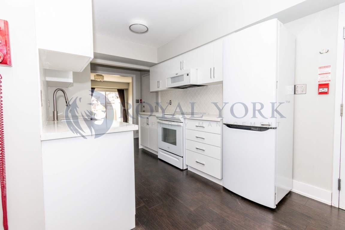 2 BEDROOM | 2 BATH STACKED TOWNHOUSE FOR RENT @ MISSISSAUGA - Photo 2 of 14