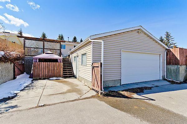 5056 Whitestone Way Northeast - Photo 3 of 34