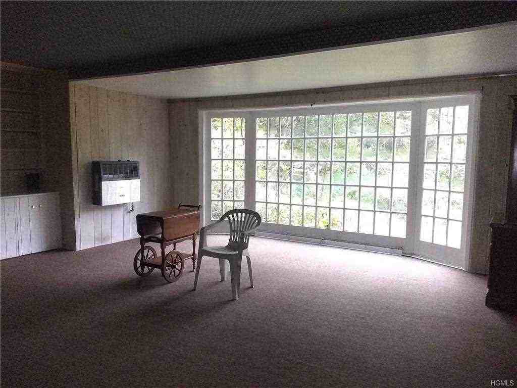 1833 Kingston Ave - Photo 2 of 15