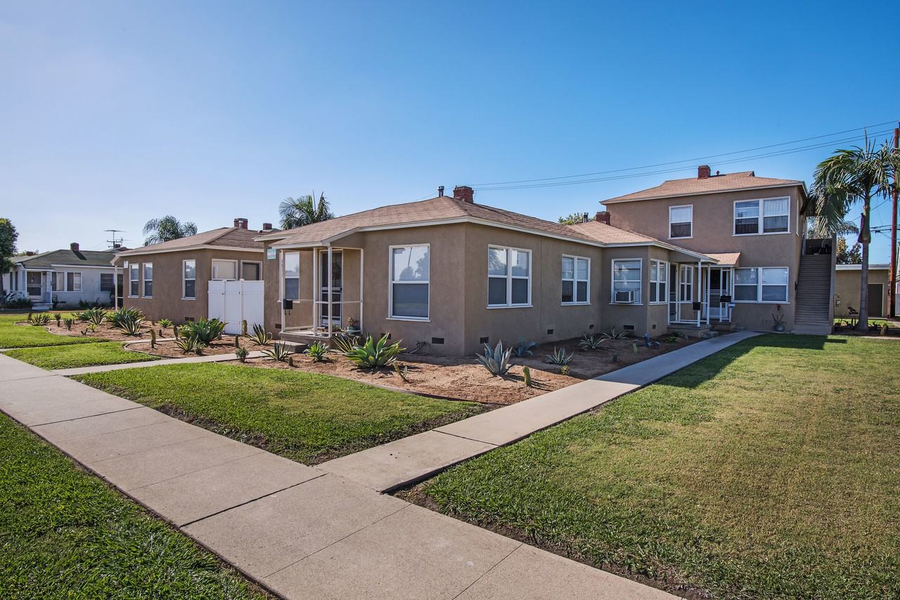 4831 Clark Ave - Photo 2 of 16