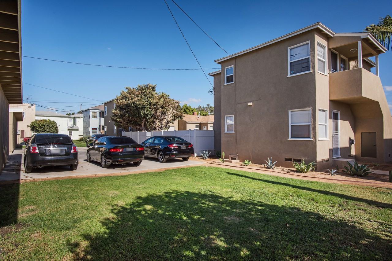 4831 Clark Ave - Photo 3 of 16