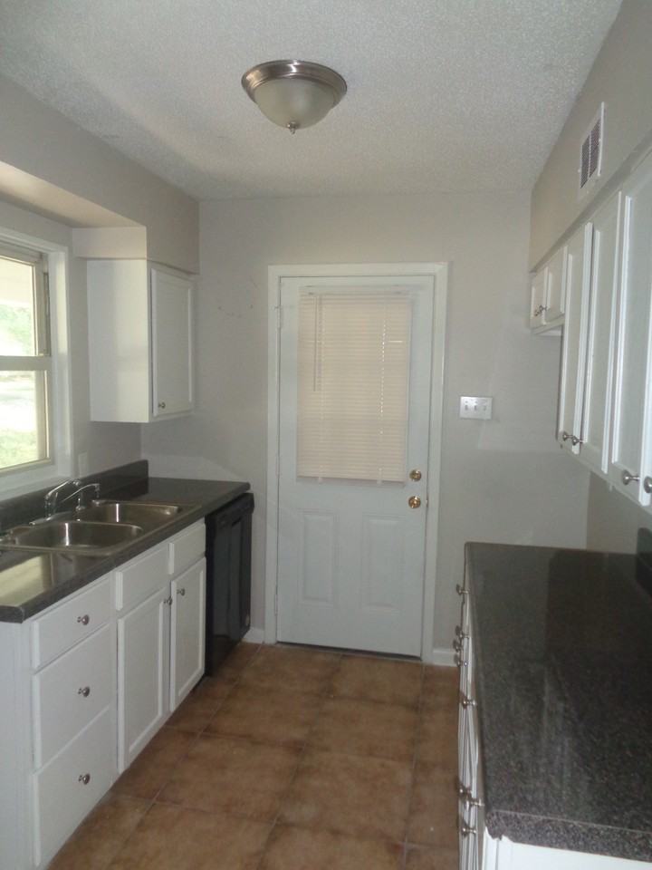 1730 Sea Isle Rd - Photo 3 of 10