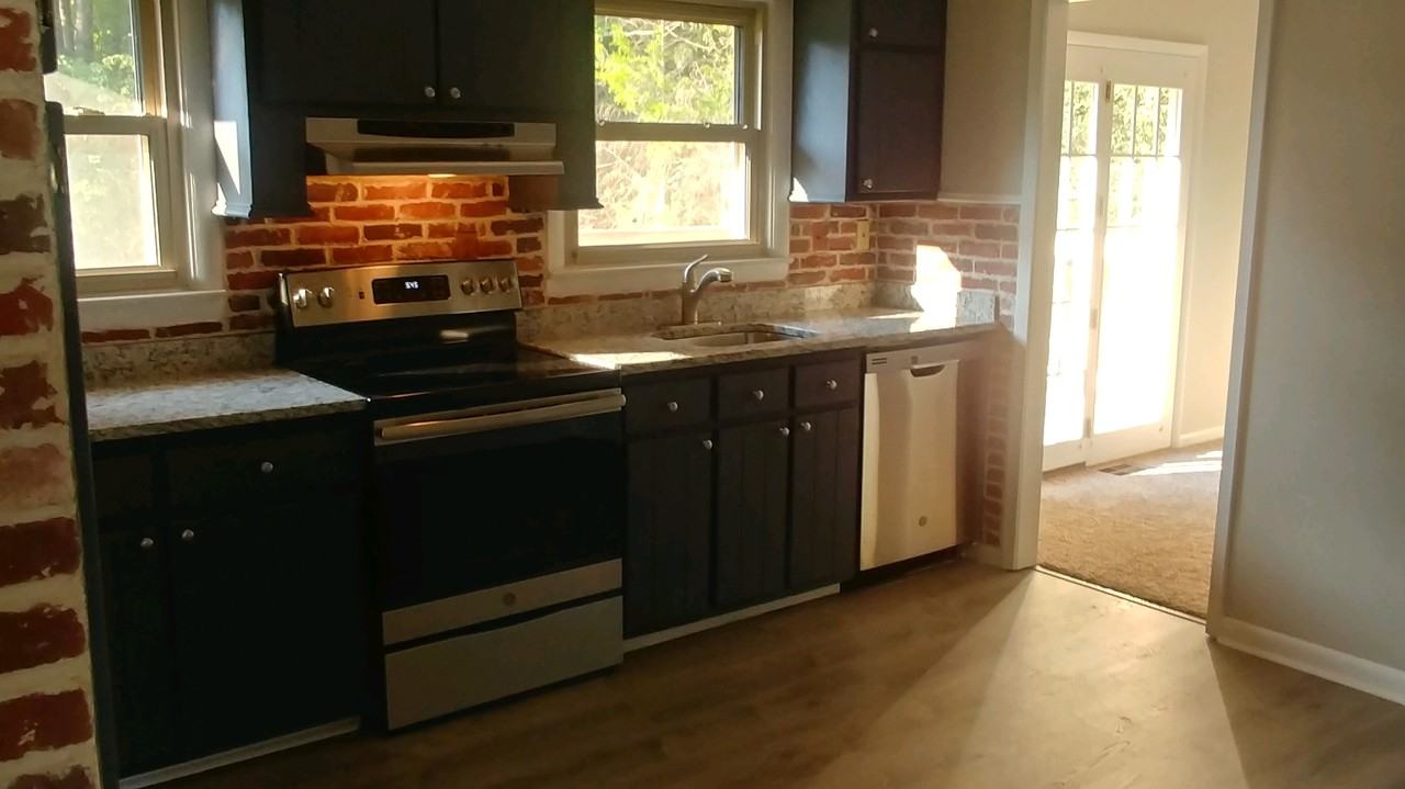 135 Meadowview Dr - Photo 3 of 18