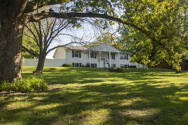 406 W Lincolnway - Photo 2 of 26