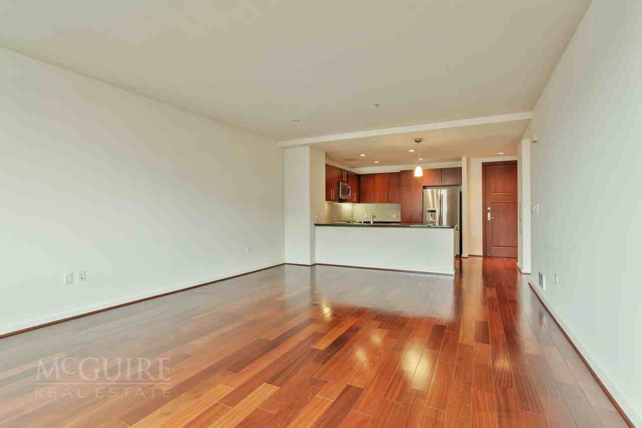 325 Berry St 524 - Photo 3 of 28