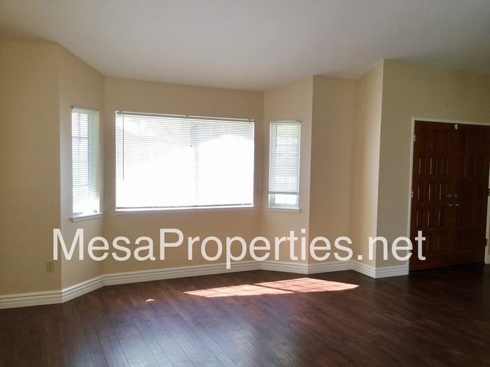 2407 N Sycamore Ave - Photo 2 of 14