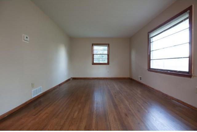 8490 Monroe St Ne - Photo 3 of 26