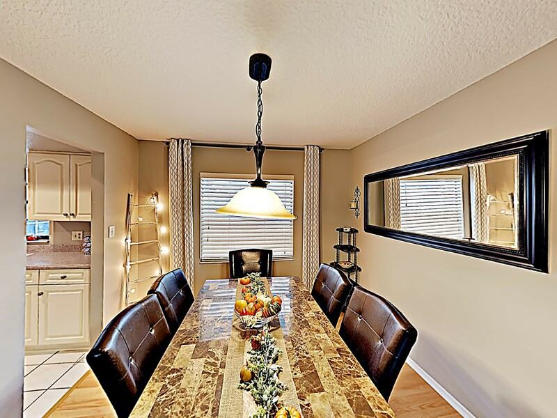 3240 Bridgehampton Ln - Photo 3 of 11