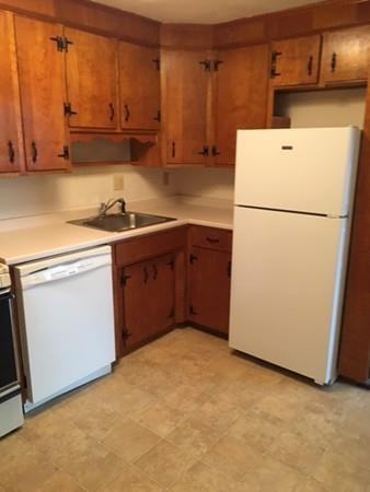 185A 185a Pleasant Street Unit A - Photo 2 of 8