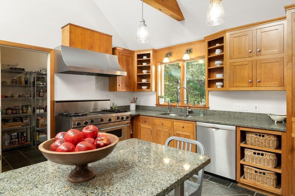 9 Oakdale Ln - Photo 3 of 37