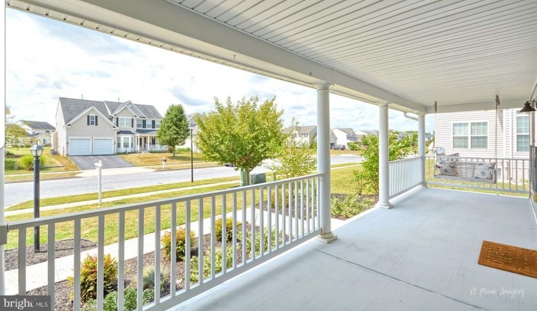 128 Greenwich Dr - Photo 3 of 36