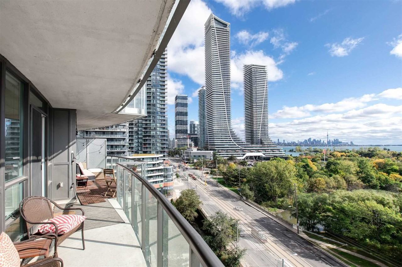 2230 Lake Shore Boulevard West #807