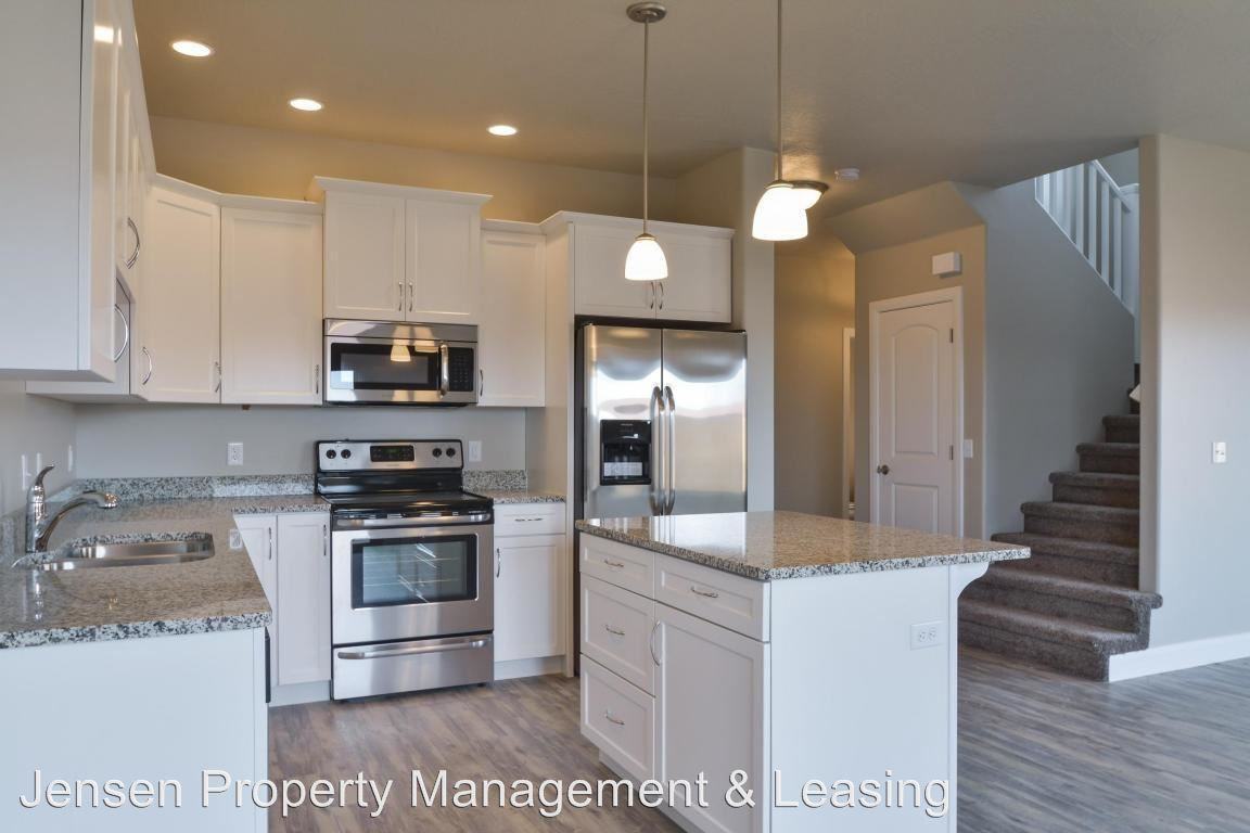 2551 Bella Vista Drive - Photo 3 of 15