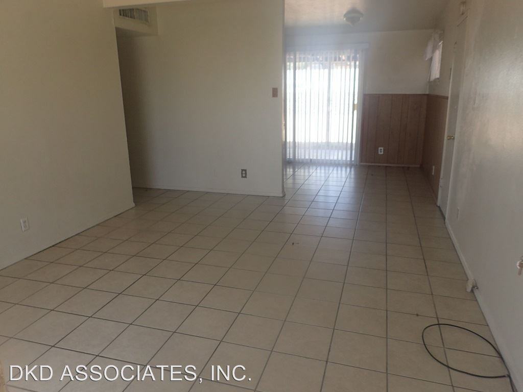 10029 Kellogg St - Photo 3 of 19