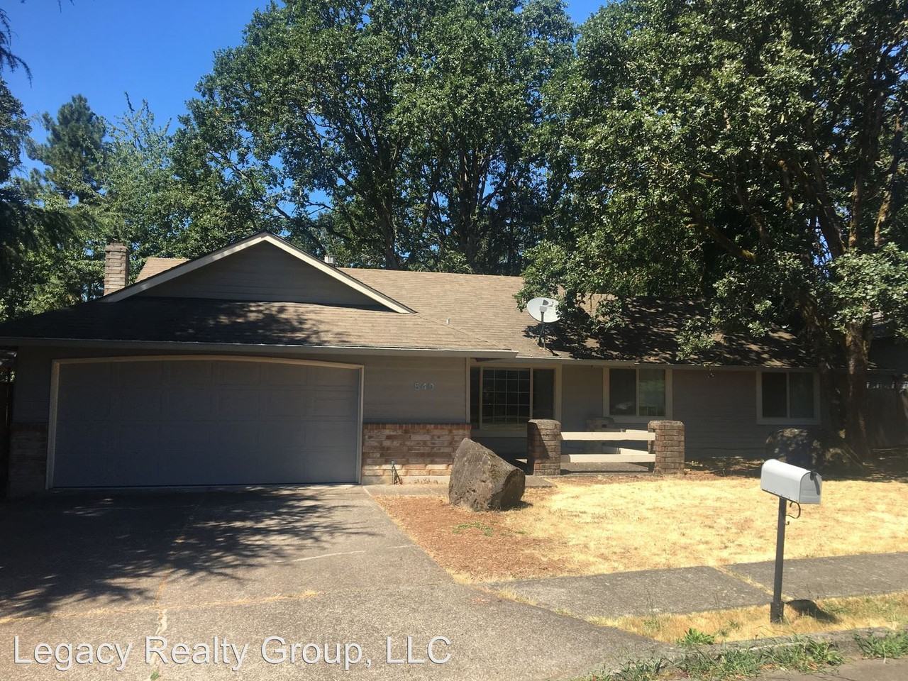 540 Collins Crest - Photo 2 of 14