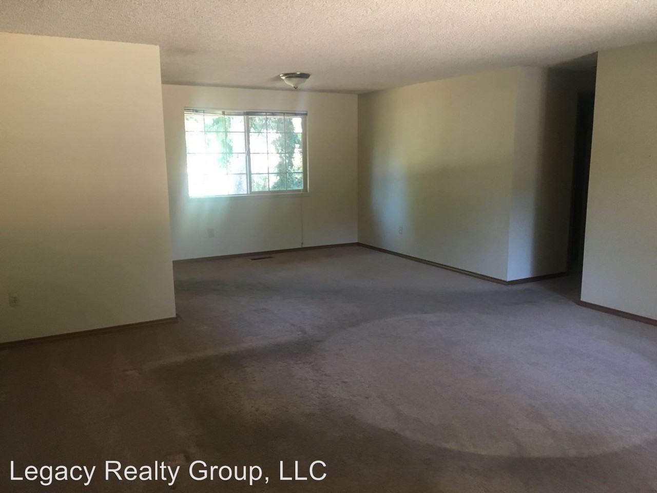 540 Collins Crest - Photo 3 of 14