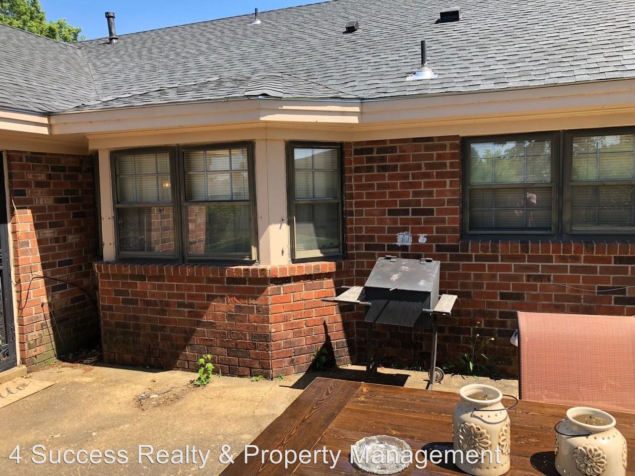 1027 Bourbon Place - Photo 2 of 4