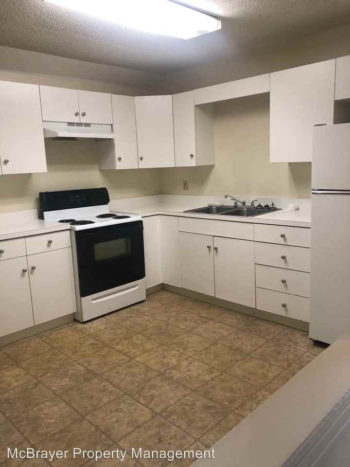 38-38 1/2 N Spring St - Photo 3 of 9