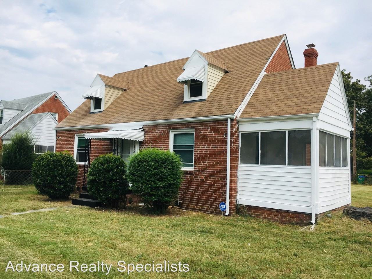 215 Winber Dr - Photo 2 of 17