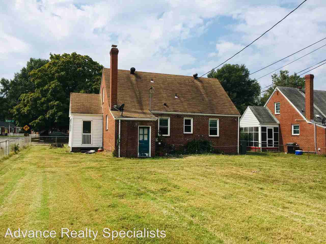 215 Winber Dr - Photo 3 of 17