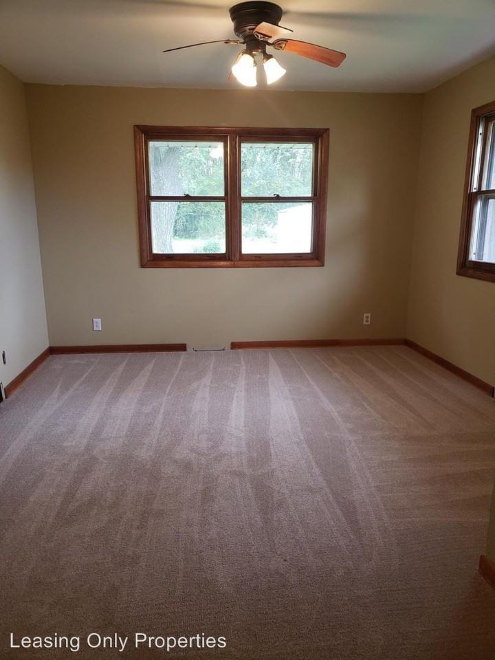 4502 122nd Street - Photo 3 of 32